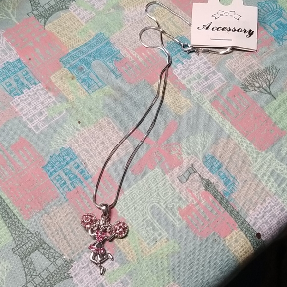 Cheerleader Necklace with Articulated Legs - Picture 4 of 4